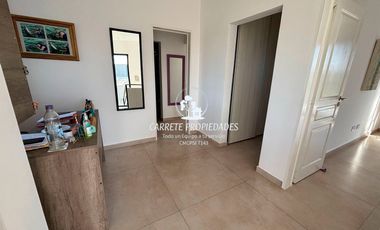 Casa en venta de 3 dormitorios y escritorio. Pileta. Santa Lucia. Pilar