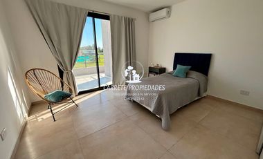 Casa en venta de 3 dormitorios y escritorio. Pileta. Santa Lucia. Pilar