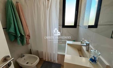 Casa en venta de 3 dormitorios y escritorio. Pileta. Santa Lucia. Pilar