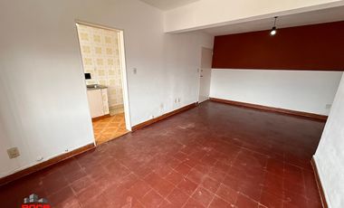 Amplio departamento en venta a pasos de plaza Belgrano