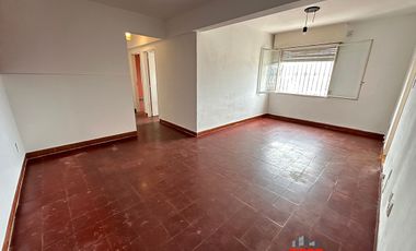 Amplio departamento en venta a pasos de plaza Belgrano