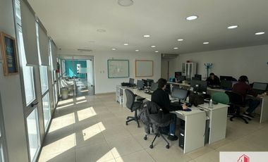 Oficinas en venta en moderno edificio con cochera doble en zona Centro