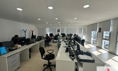 Oficinas en venta en moderno edificio con cochera doble en zona Centro