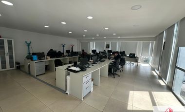Oficinas en venta en moderno edificio con cochera doble en zona Centro