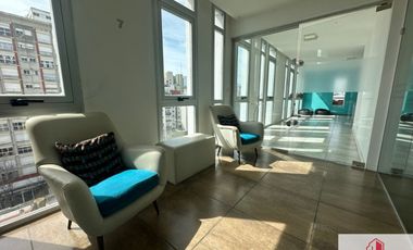 Oficinas en venta en moderno edificio con cochera doble en zona Centro