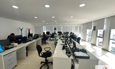 Oficinas en venta en moderno edificio con cochera doble en zona Centro