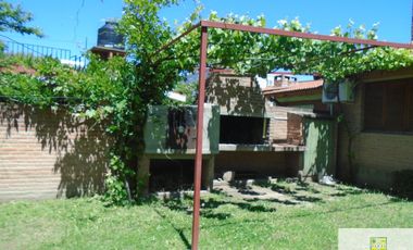 Casa en alquiler temporario de 2 dormitorios c/ cochera en Villa Cura Brochero