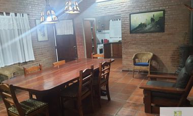 Casa en alquiler temporario de 2 dormitorios c/ cochera en Villa Cura Brochero