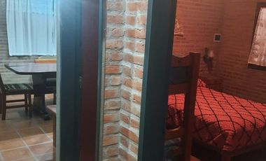 Casa en alquiler temporario de 2 dormitorios c/ cochera en Villa Cura Brochero