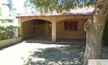 Casa en alquiler temporario de 2 dormitorios c/ cochera en Villa Cura Brochero