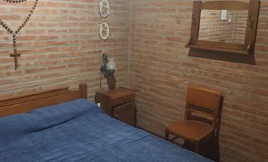 Casa en alquiler temporario de 2 dormitorios c/ cochera en Villa Cura Brochero