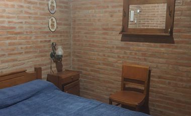Casa en alquiler temporario de 2 dormitorios c/ cochera en Villa Cura Brochero
