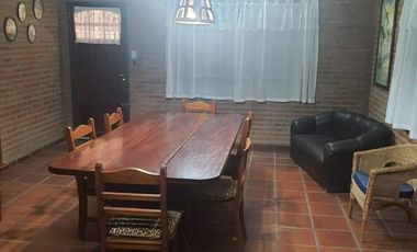 Casa en alquiler temporario de 2 dormitorios c/ cochera en Villa Cura Brochero