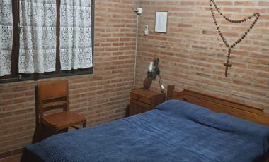 Casa en alquiler temporario de 2 dormitorios c/ cochera en Villa Cura Brochero
