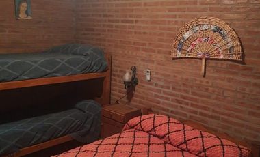 Casa en alquiler temporario de 2 dormitorios c/ cochera en Villa Cura Brochero