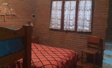 Casa en alquiler temporario de 2 dormitorios c/ cochera en Villa Cura Brochero