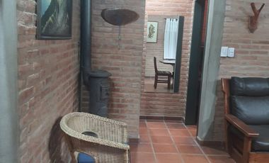 Casa en alquiler temporario de 2 dormitorios c/ cochera en Villa Cura Brochero