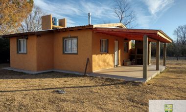 Casa en alquiler temporario de 2 dormitorios c/ cochera en Mina Clavero