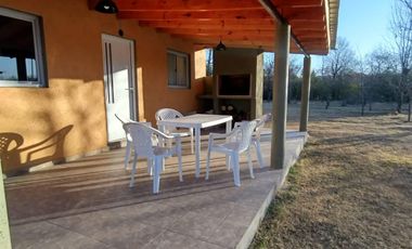 Casa en alquiler temporario de 2 dormitorios c/ cochera en Mina Clavero