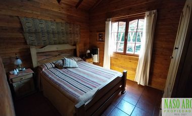 CABAÑA CON QUINCHO Y PISCINA EN VENTA EN SIERRA DE LOS PADRES. GAS NATURAL