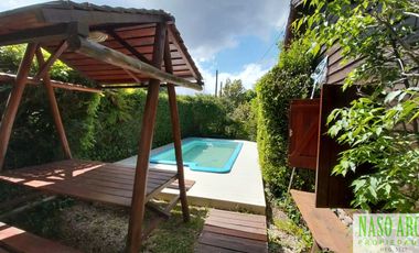 CABAÑA CON QUINCHO Y PISCINA EN VENTA EN SIERRA DE LOS PADRES. GAS NATURAL