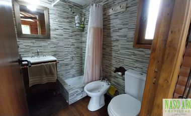 CABAÑA CON QUINCHO Y PISCINA EN VENTA EN SIERRA DE LOS PADRES. GAS NATURAL