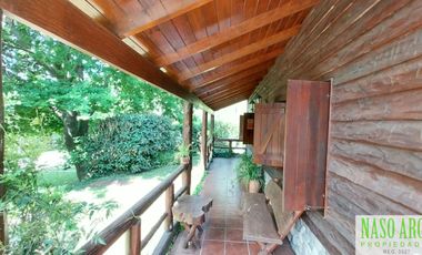 CABAÑA CON QUINCHO Y PISCINA EN VENTA EN SIERRA DE LOS PADRES. GAS NATURAL