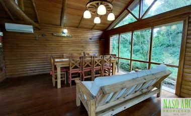CABAÑA CON QUINCHO Y PISCINA EN VENTA EN SIERRA DE LOS PADRES. GAS NATURAL