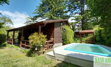 CABAÑA CON QUINCHO Y PISCINA EN VENTA EN SIERRA DE LOS PADRES. GAS NATURAL