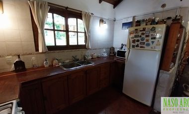 CABAÑA CON QUINCHO Y PISCINA EN VENTA EN SIERRA DE LOS PADRES. GAS NATURAL