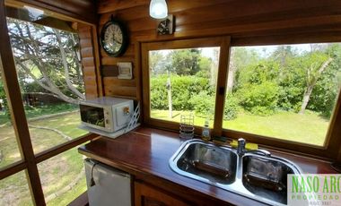 CABAÑA CON QUINCHO Y PISCINA EN VENTA EN SIERRA DE LOS PADRES. GAS NATURAL