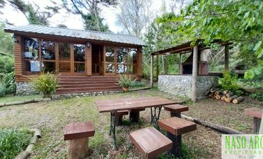 CABAÑA CON QUINCHO Y PISCINA EN VENTA EN SIERRA DE LOS PADRES. GAS NATURAL