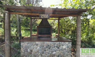 CABAÑA CON QUINCHO Y PISCINA EN VENTA EN SIERRA DE LOS PADRES. GAS NATURAL