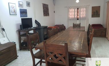 Casa en alquiler temporario de 2 dormitorios c/ cochera en Mina Clavero