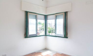 VENTA EN V. BALLESTER - PH C/TERRAZA a REFACCIONAR