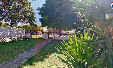 VENTA CASA 3 AMBIENTES AMPLIO LOTE. FCIO VARELA