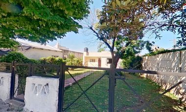 VENTA CASA 3 AMBIENTES AMPLIO LOTE. FCIO VARELA