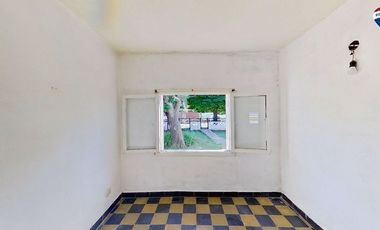 VENTA CASA 3 AMBIENTES AMPLIO LOTE. FCIO VARELA
