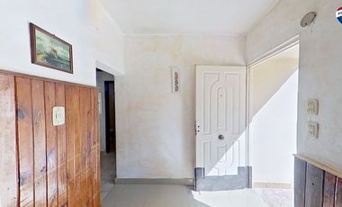 VENTA CASA 3 AMBIENTES AMPLIO LOTE. FCIO VARELA
