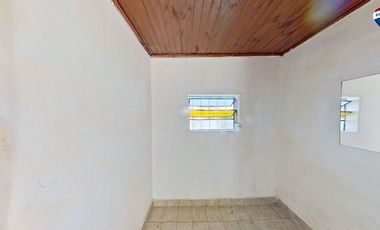 VENTA CASA 3 AMBIENTES AMPLIO LOTE. FCIO VARELA
