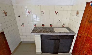 VENTA CASA 3 AMBIENTES AMPLIO LOTE. FCIO VARELA