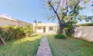 VENTA CASA 3 AMBIENTES AMPLIO LOTE. FCIO VARELA