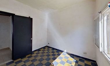 VENTA CASA 3 AMBIENTES AMPLIO LOTE. FCIO VARELA
