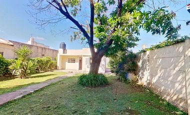 VENTA CASA 3 AMBIENTES AMPLIO LOTE. FCIO VARELA