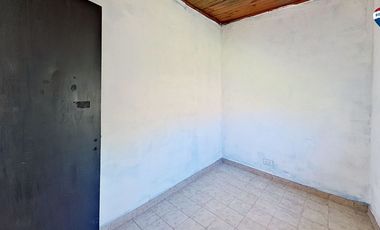VENTA CASA 3 AMBIENTES AMPLIO LOTE. FCIO VARELA