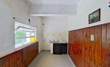 VENTA CASA 3 AMBIENTES AMPLIO LOTE. FCIO VARELA