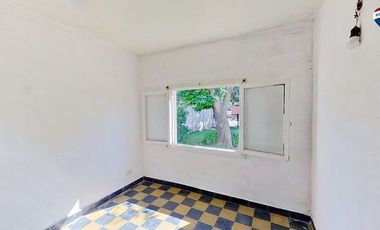 VENTA CASA 3 AMBIENTES AMPLIO LOTE. FCIO VARELA