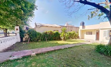 VENTA CASA 3 AMBIENTES AMPLIO LOTE. FCIO VARELA