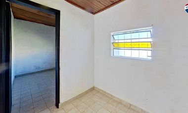 VENTA CASA 3 AMBIENTES AMPLIO LOTE. FCIO VARELA