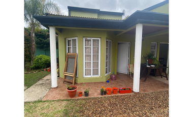 Complejo de 6 unidades con pileta, San José.